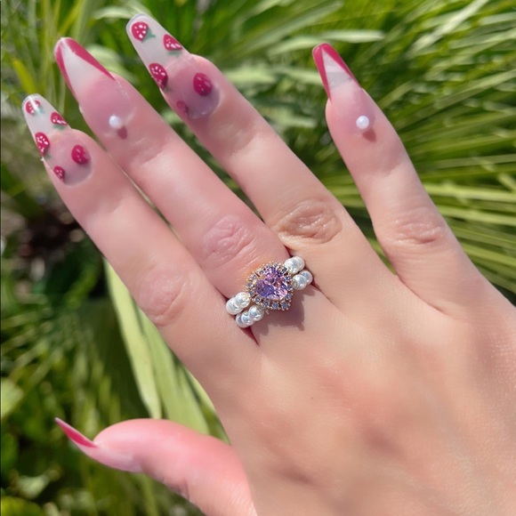 Jewelry - Beautiful elastic pearl ring with pink heart gem